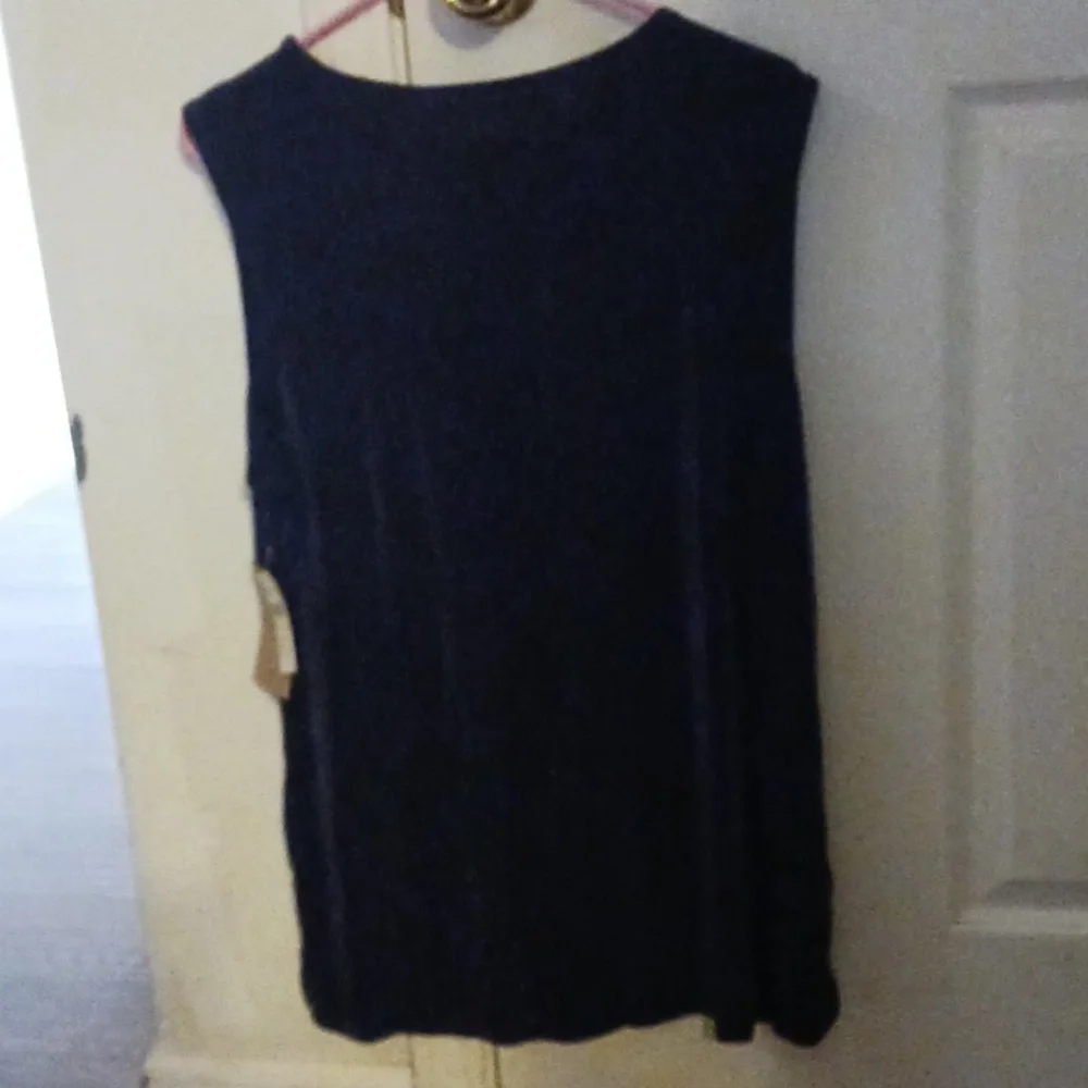 V-Neck Knit Shell - Picture 2 of 5